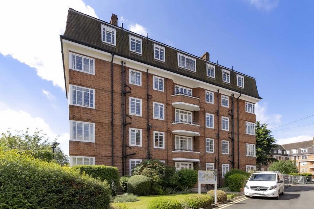 Watchfield Court, London W4 2 bed flat - £2,396 pcm (£553 pw)