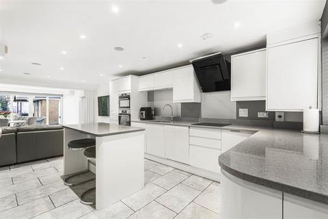 undefined, Welham Manor, Welham Green AL9