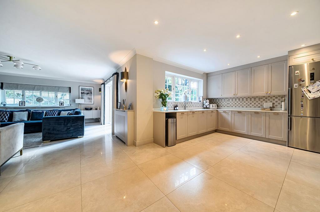 1361349-5-68e52b8...