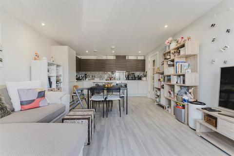 2 bedroom flat for sale, Stoke Road, Slough SL2
