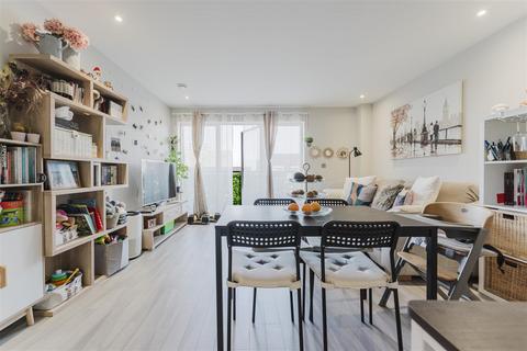 2 bedroom flat for sale, Stoke Road, Slough SL2