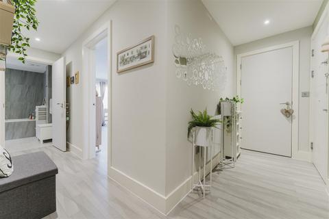 2 bedroom flat for sale, Stoke Road, Slough SL2