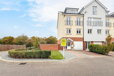 undefined, Remembrance Avenue, Burnham-On-Crouch