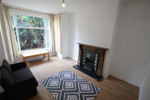 4 bedroom terraced house to rent, Newport Mount, Burley, Leeds, LS6 3DB