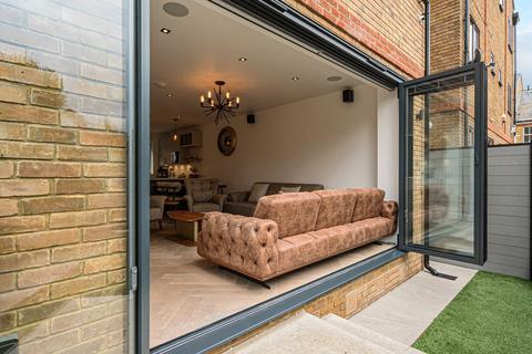 4 bedroom semi-detached house to rent, Redriff Road, London, SE16