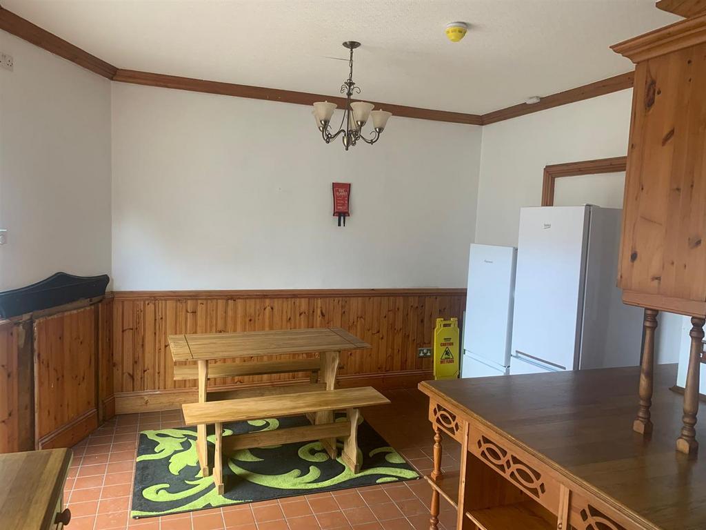 Kitchen (rear).jpg