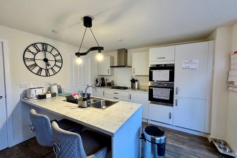 4 bedroom detached house for sale, Lowe Street, Hugglescote, Coalville, LE67