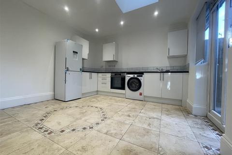 1 bedroom flat to rent, Hempstead Road, Watford