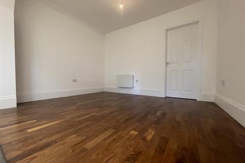 1 bedroom flat to rent, Hempstead Road, Watford