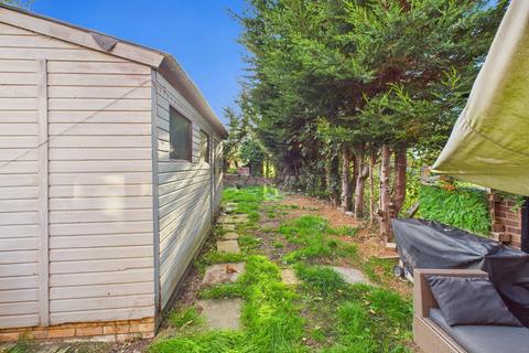 undefined, Leighton Buzzard LU7