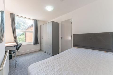 6 bedroom terraced house to rent, Tiverton Road, Birmingham B29