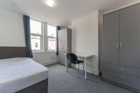 6 bedroom terraced house to rent, Tiverton Road, Birmingham B29
