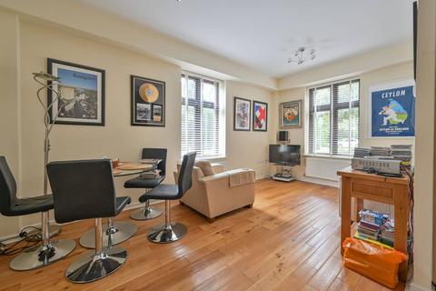 Lockhart Road, Watford, WD17