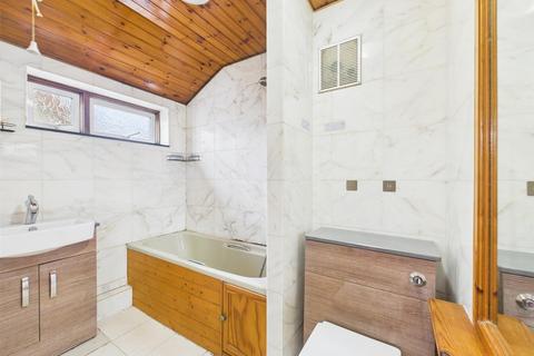 16 Brickett Close, Ruislip, HA4 7YE