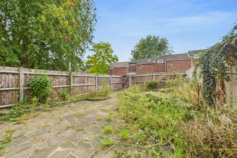 16 Brickett Close, Ruislip, HA4 7YE