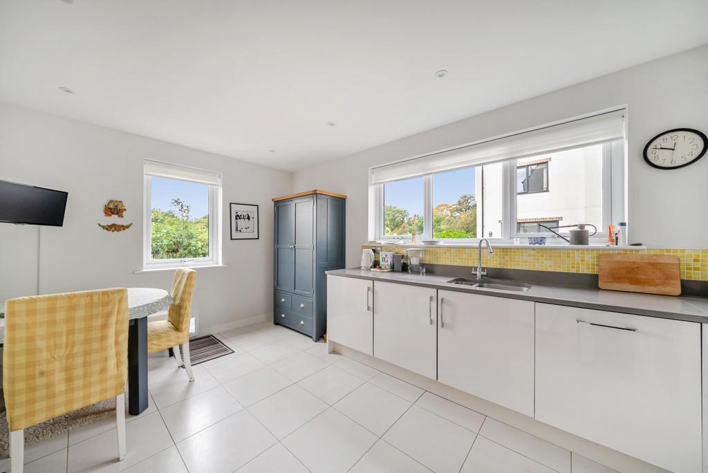 1363739-7-68e4e53...