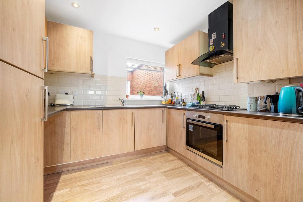 Kitchen (2).JPG