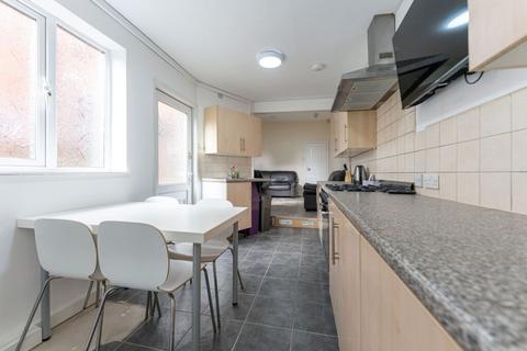 7 bedroom terraced house to rent, Tiverton Road, Birmingham B29