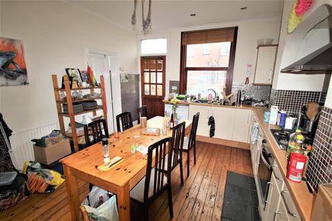4 bedroom terraced house to rent, Stanmore Road, Burley, Leeds, LS4 2RU