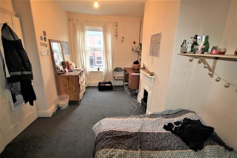 4 bedroom terraced house to rent, Stanmore Road, Burley, Leeds, LS4 2RU
