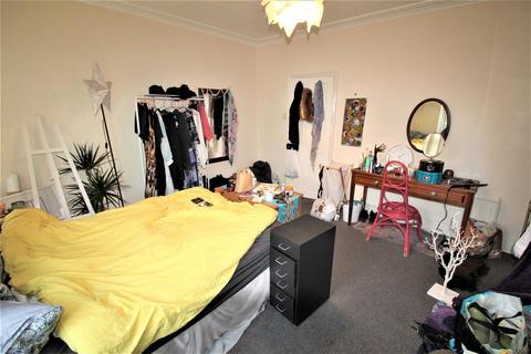 4 bedroom terraced house to rent, Stanmore Road, Burley, Leeds, LS4 2RU