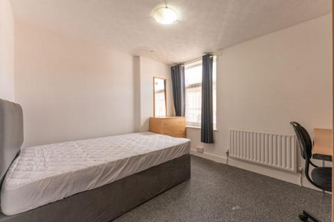 7 bedroom terraced house to rent, Tiverton Road, Birmingham B29