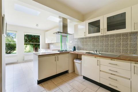 undefined, Beacon Way, Banstead
