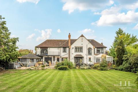 5 bedroom detached house for sale, Links Avenue, Gidea Park