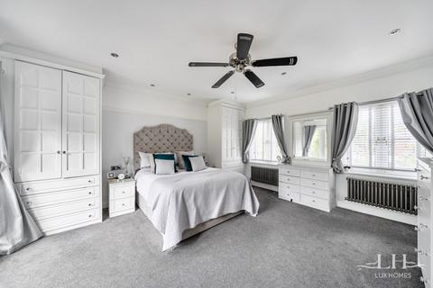 5 bedroom detached house for sale, Links Avenue, Gidea Park