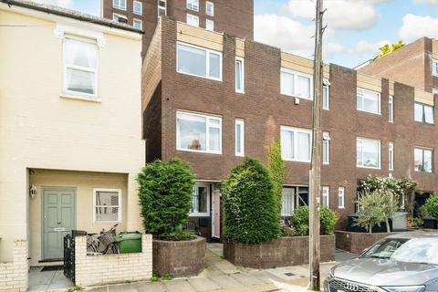4 bedroom end of terrace house for sale, Holyport Road, London SW6