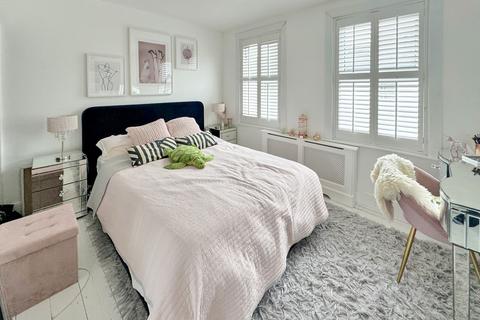 9 Walpole Place, Teddington, TW11 8PL
