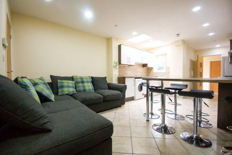 6 bedroom terraced house to rent, Heeley Road, Birmingham B29
