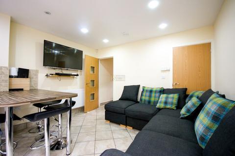 6 bedroom terraced house to rent, Heeley Road, Birmingham B29