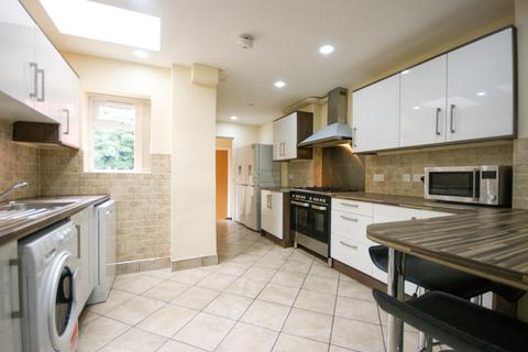 6 bedroom terraced house to rent, Heeley Road, Birmingham B29