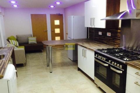 6 bedroom terraced house to rent, George Road, Birmingham B29