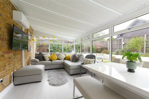 undefined, Crompton Gardens, Maidstone