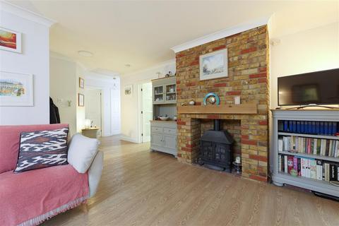undefined, Crompton Gardens, Maidstone
