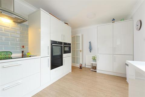 undefined, Crompton Gardens, Maidstone