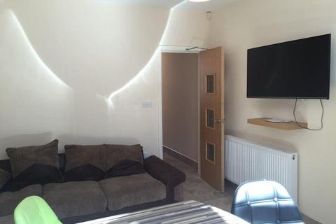 6 bedroom terraced house to rent, Hubert Road, Birmingham B29