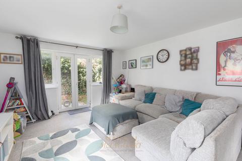2 bedroom flat for sale, Three Bridges Road, Crawley RH10