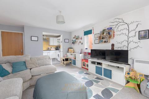 2 bedroom flat for sale, Three Bridges Road, Crawley RH10