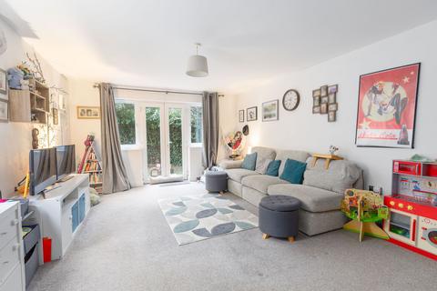2 bedroom flat for sale, Three Bridges Road, Crawley RH10