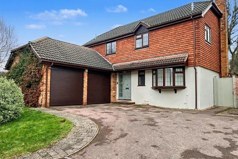 4 bedroom detached house to rent, ASHWOOD PARK, FETCHAM, KT22