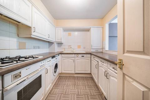 2 bedroom flat to rent, Uxbridge Road, Pinner, HA5