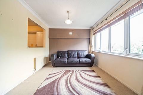 2 bedroom flat to rent, Uxbridge Road, Pinner, HA5