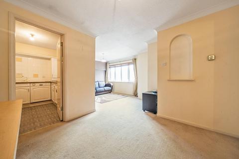 2 bedroom flat to rent, Uxbridge Road, Pinner, HA5