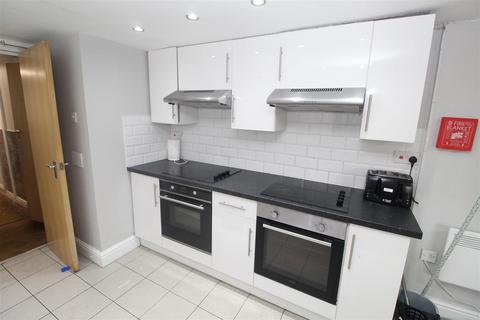 7 bedroom house to rent, Rhymney Street, Cardiff CF24