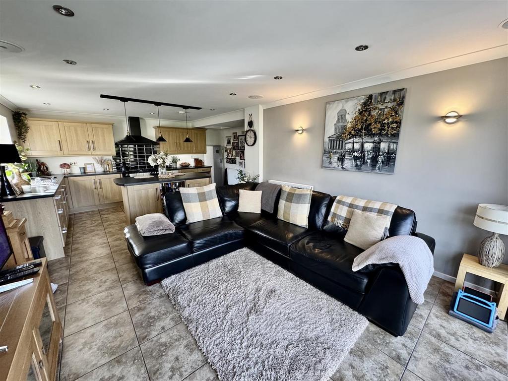 Kitchen/Living Area