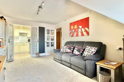 1 bedroom apartment for sale, Sea Road, Milford on Sea, Lymington, Hampshire, SO41