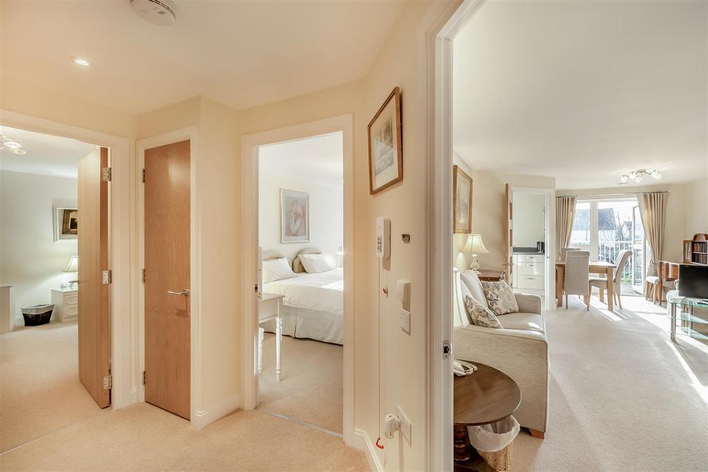 8580801-interior06v2.jpg